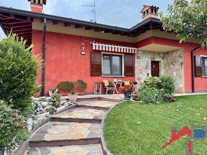 Case in Vendita e in Affitto - 3