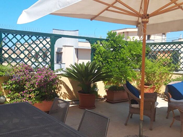 Appartamento trilocale in affitto in Via della Fontana, Centro, Nettuno
