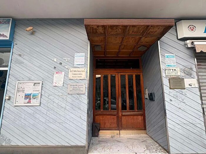 Appartamento con 6 locali in vendita in Canosa Di Puglia