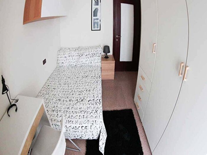 Appartamento con 6 locali in affitto in Via Angelo de Vincenti, San Siro, Milano