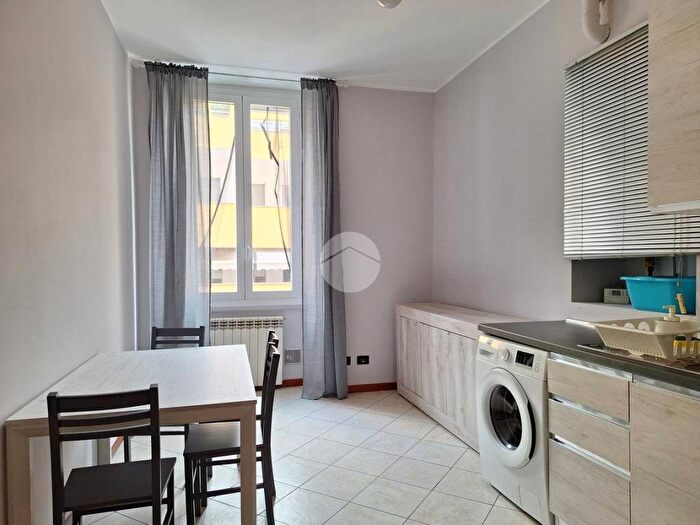 Appartamento trilocale in affitto in Via cola montano, Isola, Milano