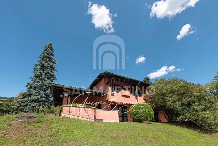 Casa con 5 locali in vendita in Via Giacomo Matteotti, Barasso