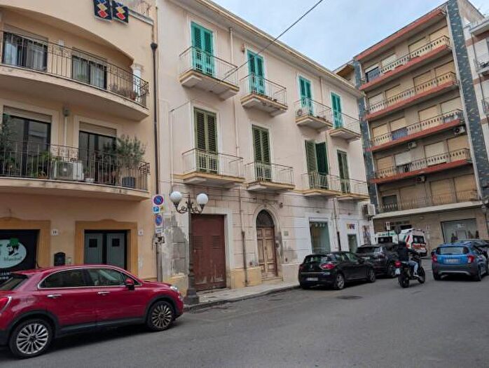 Appartamento con 6 locali in affitto in Via Dante Alighieri, Barcellona Pozzo Di Gotto