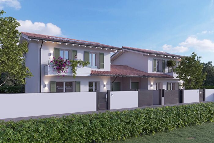 Casa con 5 locali in vendita in Via Prato Fiorito Snc, Cento