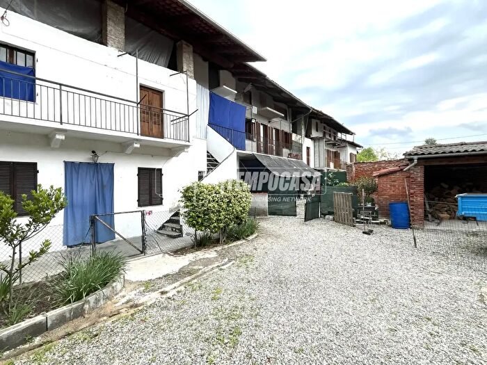 Casa con 8 locali in vendita in Via Dora Baltea, Vestigne