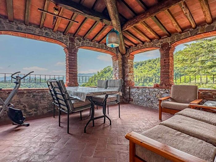 Casa con 6 locali in vendita in Strada Provinciale, Centro, Pescaglia