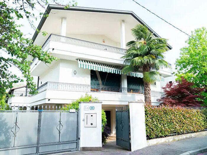 Casa con 7 locali in vendita in Via Genova, Padova