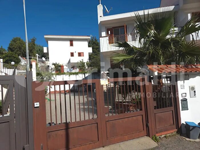 Casa con 5 locali in vendita in Via Conca dOro, Messina