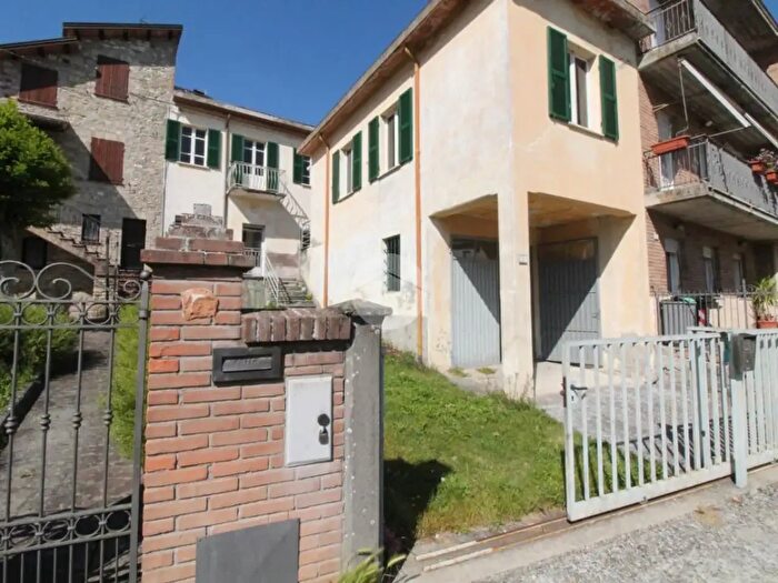 Casa quadrilocale in vendita in Strada Cozzano, Langhirano