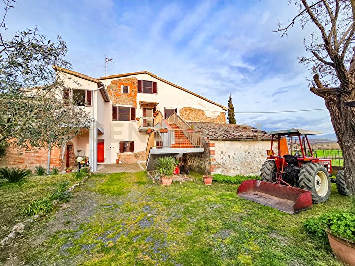 Casa con 9 locali in vendita in Strada Interpoderale delle Baracche, Civitella Paganico
