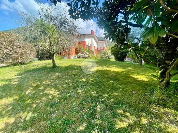 Casa con 10 locali in vendita in Via Cappuccini, Caprino Veronese
