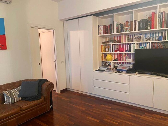 Appartamento bilocale in affitto in Corso di Porta Nuova, Turati, Milano