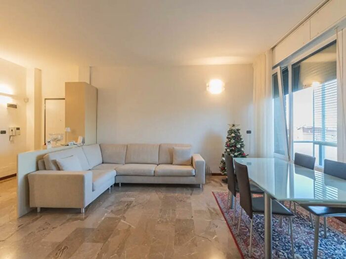 Appartamento con 5 locali in vendita in Via Corticella, Bologna