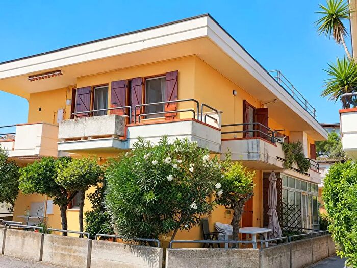 Appartamento con 5 locali in vendita in Roseto Degli Abruzzi