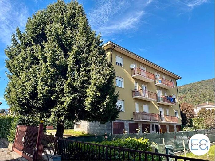 Appartamento trilocale in affitto in via Besozzi, Centro, Gavirate