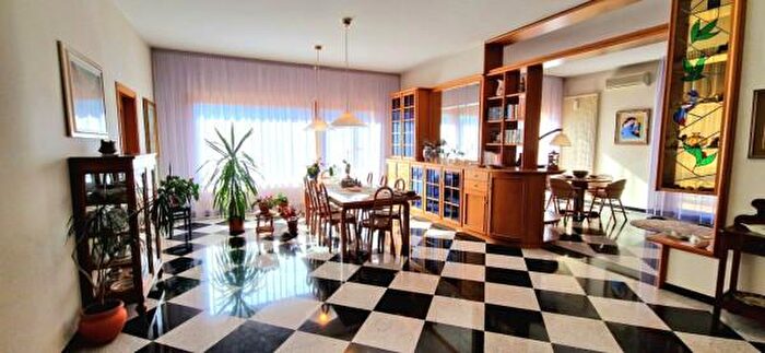 Appartamento con 6 locali in vendita in Via Papa Giovanni XXIII, Gaggio Montano