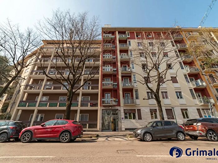 Appartamento trilocale in affitto in Via Fornari, Milano