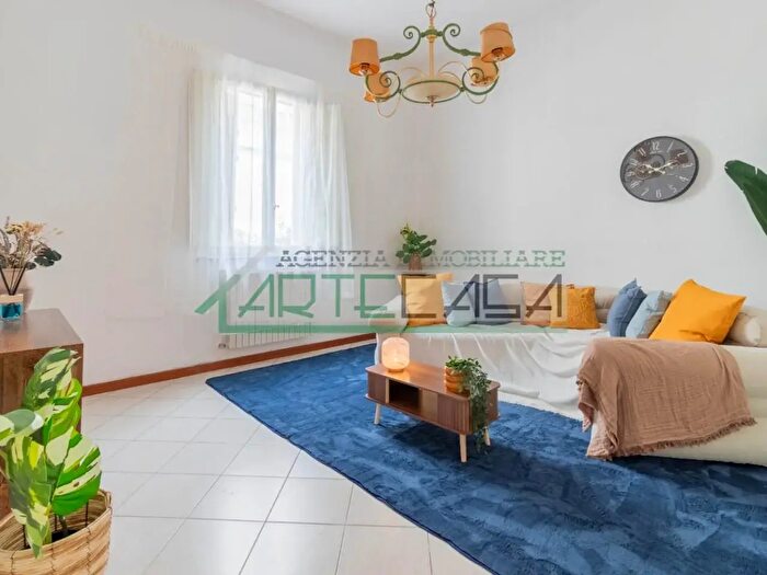 Casa con 6 locali in vendita in Pontedera