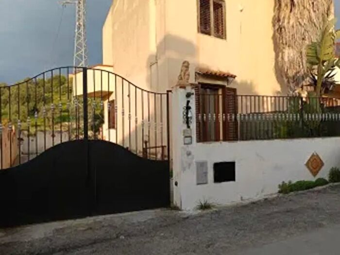 Casa con 5 locali in vendita in Via Salvatore Gravanti, Sciacca