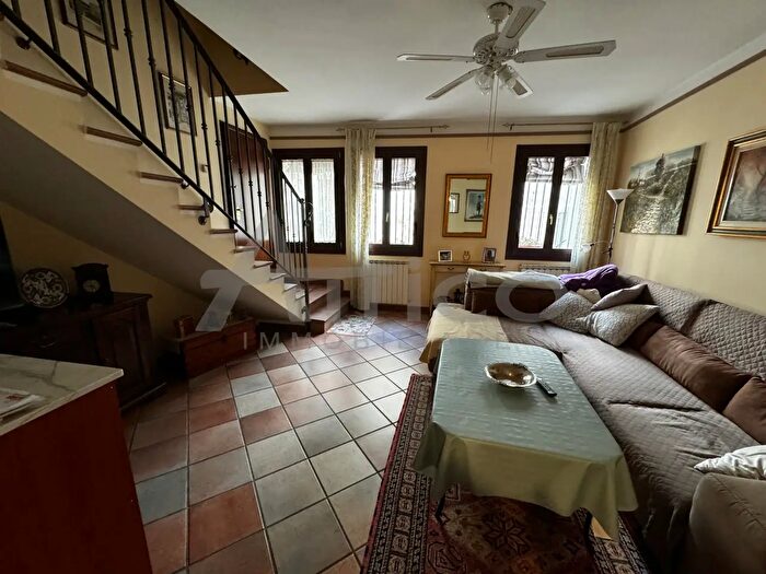 Casa con 7 locali in vendita in Via Vecellio, Rovigo