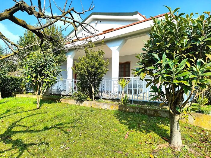 Casa con 5 locali in vendita in Via dei Tigli, Garbagnate Milanese