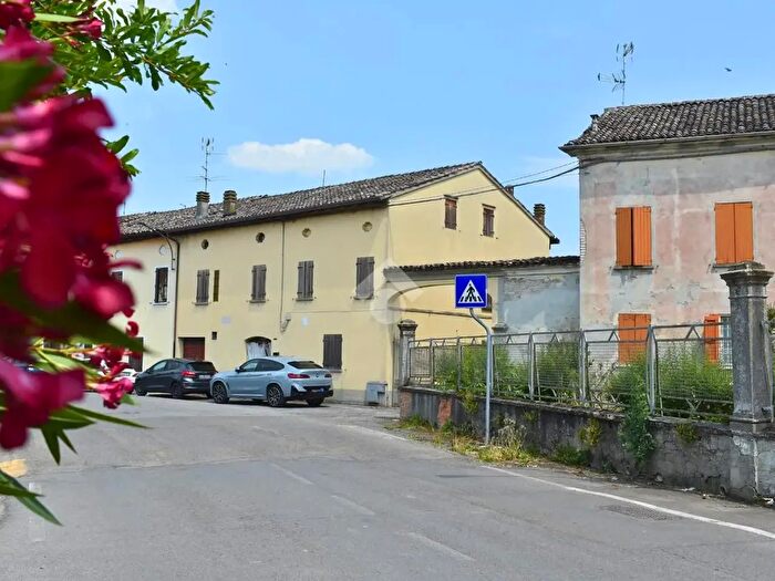 Casa quadrilocale in vendita in Via Imperiale Superiore, Brescello