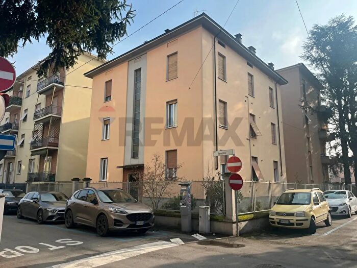 Appartamento trilocale in vendita in Via Isonzo, Parma