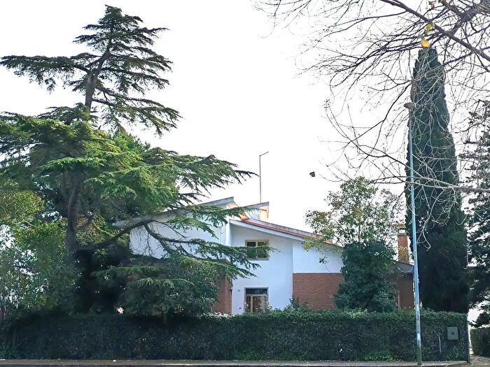 Casa con 7 locali in vendita in Via S Pietro Vernotico, Cellino San Marco