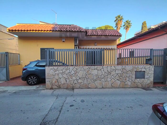 Casa con 6 locali in vendita in Via Monteleoni, Siracusa