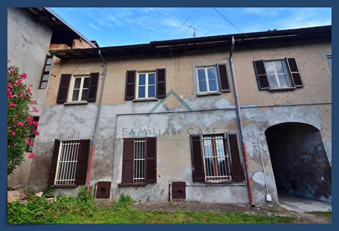 Casa con 5 locali in vendita in Via Sardegna, Buguggiate