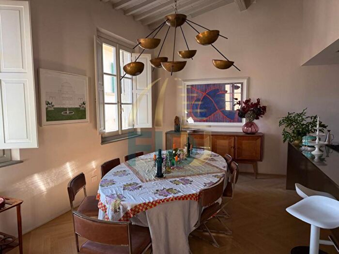Appartamento con 6 locali in affitto in Piazza di Santa Croce, Signoria Uffizi, Firenze
