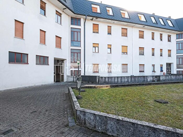 Appartamento quadrilocale in vendita in Via Roma, Lurago DErba