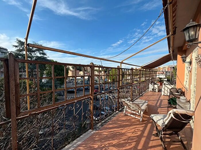 Appartamento quadrilocale in vendita in Via Val di Sangro, Roma