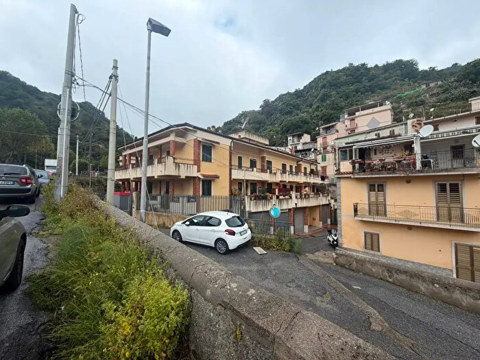 Appartamento trilocale in affitto in Via San Marco Mili San Marco, Messina