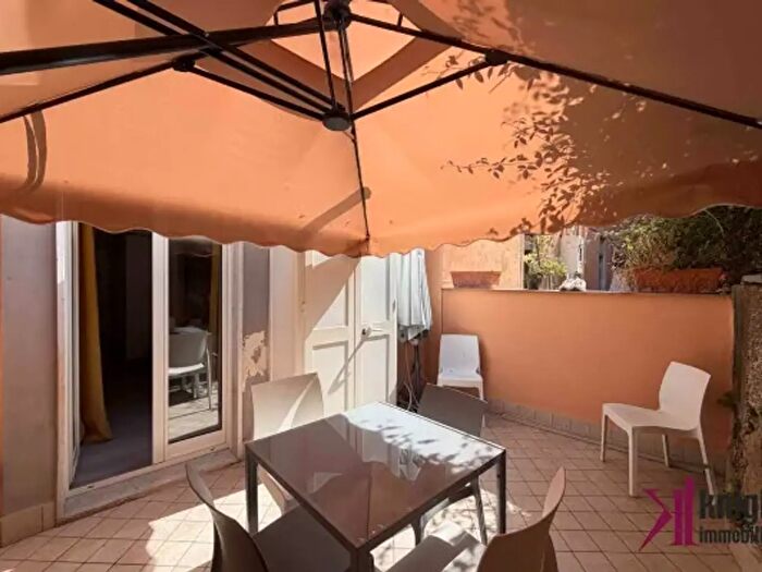 Appartamento con 5 locali in vendita in Via Croce Rossa, Napoli