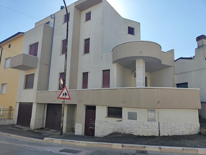 Casa con 11 locali in vendita in Casalbordino