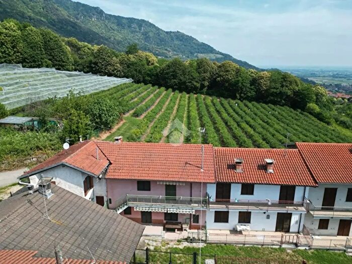 Casa quadrilocale in vendita in Via ai Monti, Envie