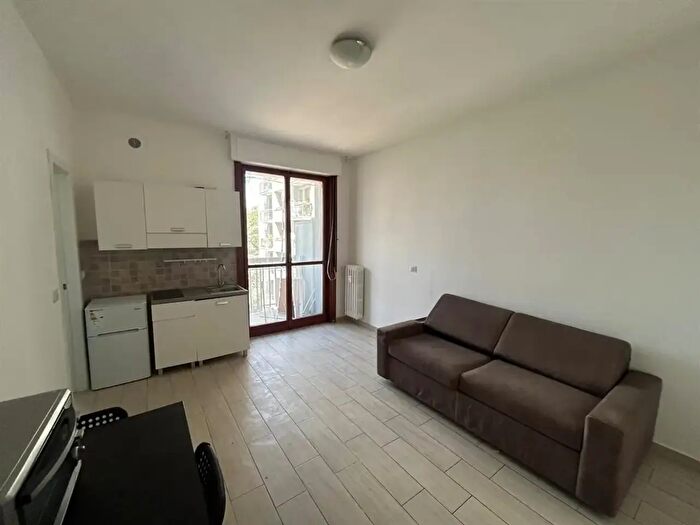 Appartamento monolocale in vendita in Via Cefalù, Milano