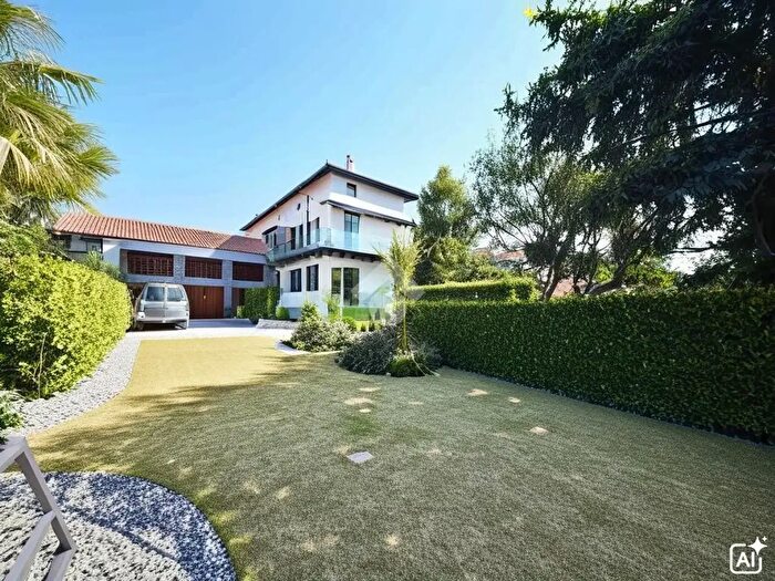 Casa con 7 locali in vendita in Borgata Ceretto, Carignano