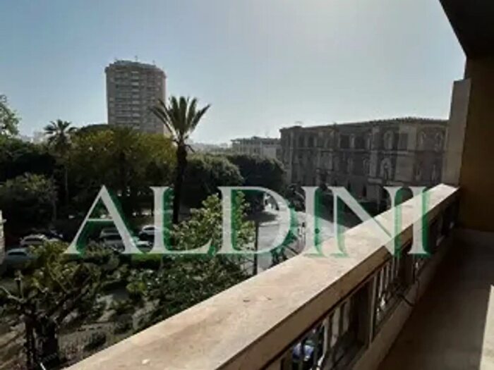 Appartamento con 5 locali in vendita in Piazza San Domenico, Catania