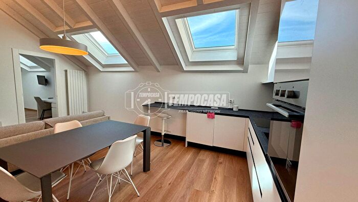 Appartamento trilocale in vendita in Corso Benedetto Cairoli, Verbania