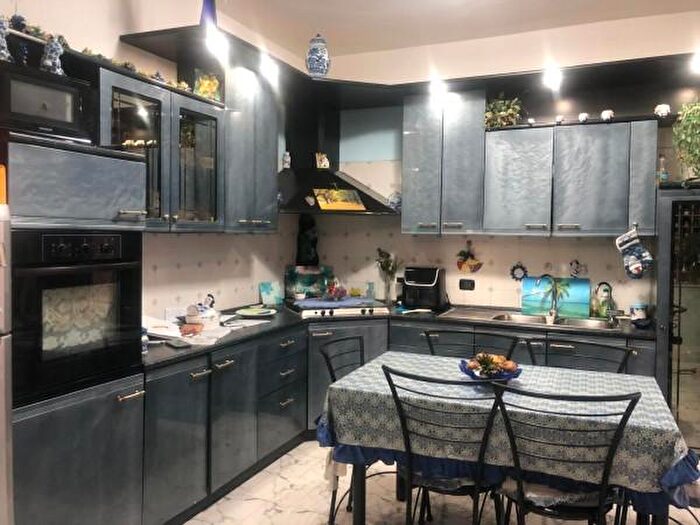 Appartamento con 6 locali in vendita in Piazza Pietro Nenni, San Filippo Del Mela