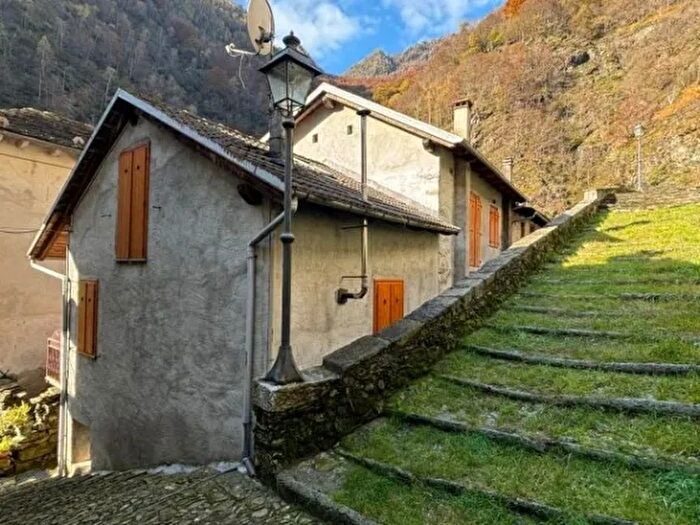 Casa trilocale in vendita in Ferrera Cravagliana Vercelli Piemonte Italia, Cravagliana