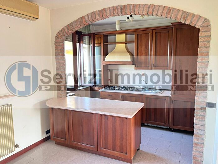 Appartamento quadrilocale in vendita in Via G Leopardi, Carpaneto Piacentino