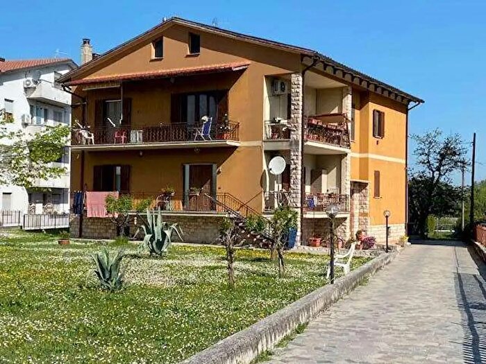 Casa con 7 locali in vendita in Via Eugenio Curiel, Spoleto