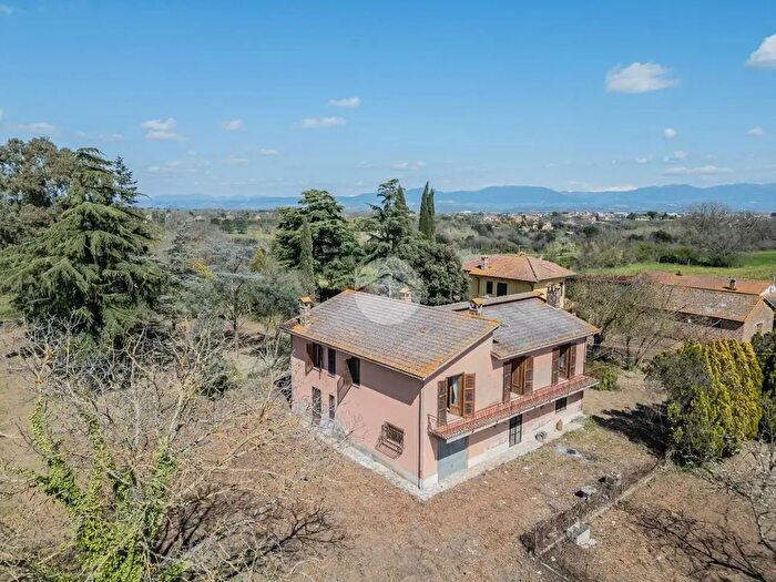 Casa con 9 locali in vendita in Via Terrano, Civita Castellana