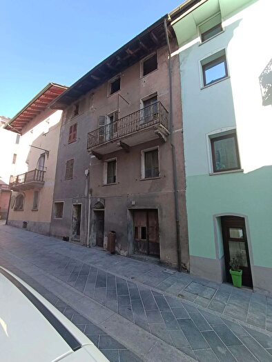 Casa con 10 locali in vendita in Via Chanoux, Chatillon
