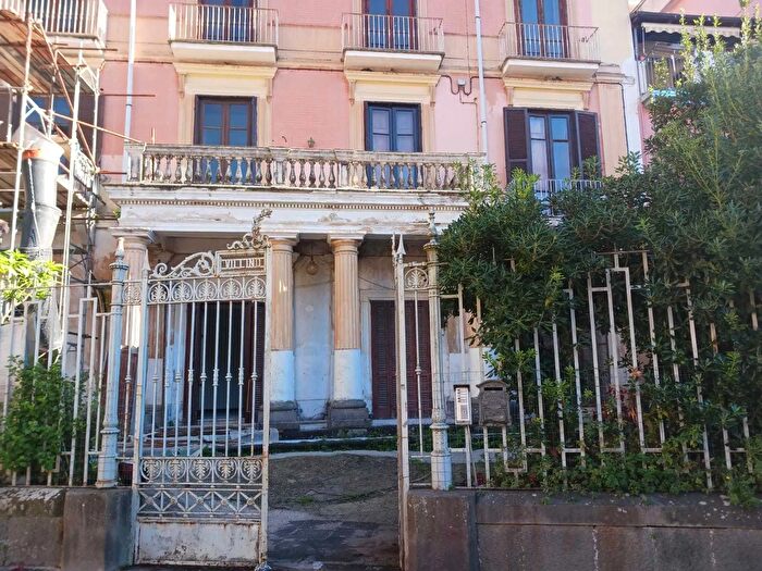 Appartamento trilocale in vendita in Via Alberto Troisi, Cava De Tirreni