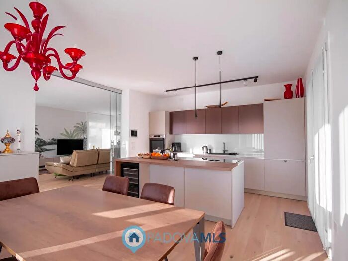 Casa con 6 locali in vendita in Via Giotto, Borgoricco