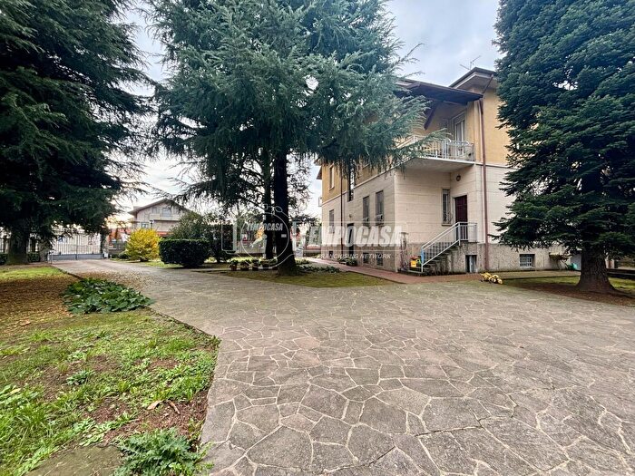 Casa con 5 locali in vendita in Via CBattisti, Cesano Maderno